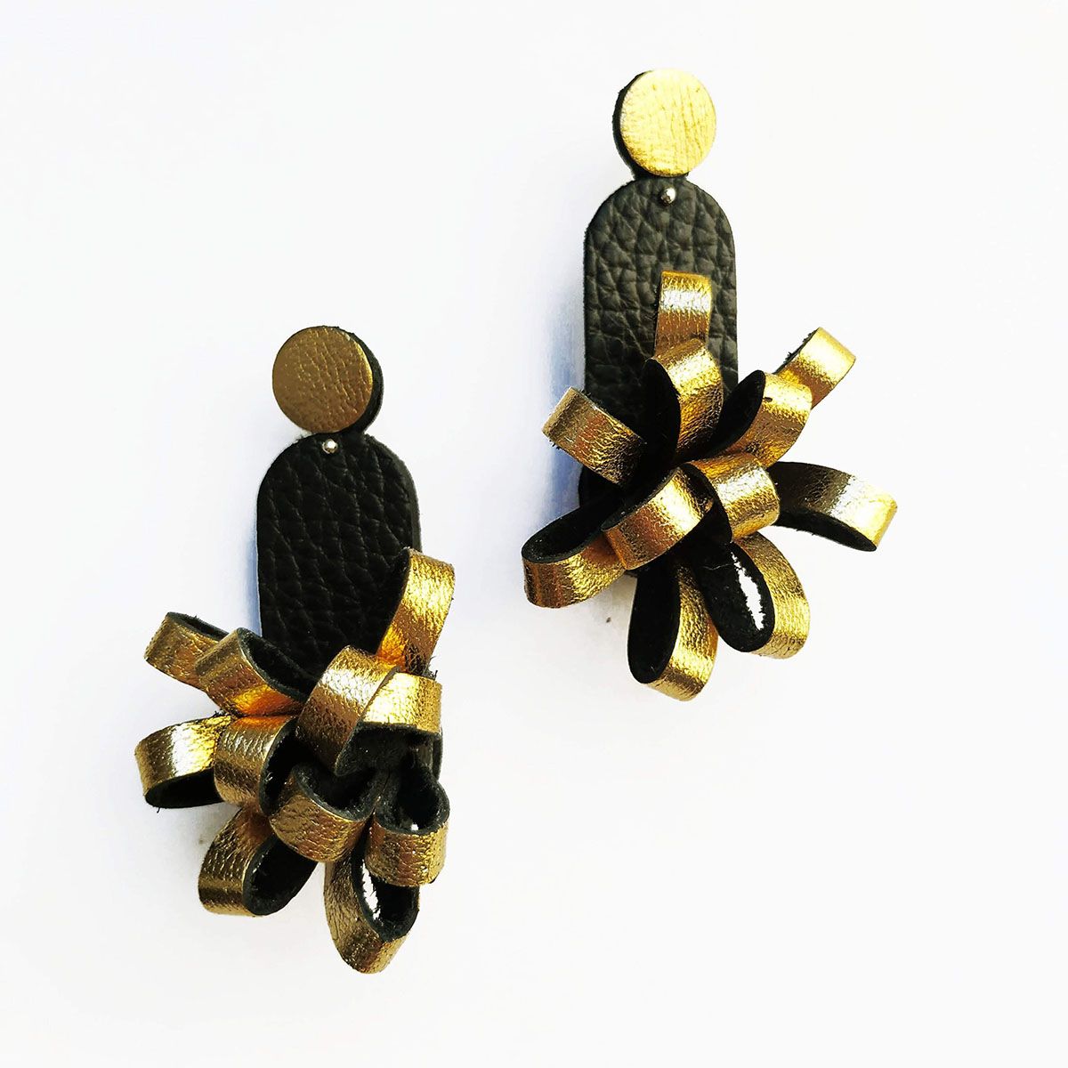 Earring Flower black gold
